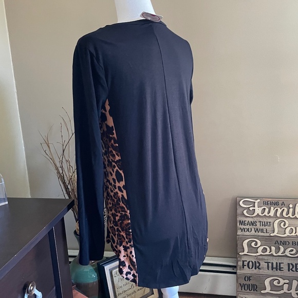 🆕 Women's Zenana Long Sleeve Black and Leopard Tunic Top - Size M - Picture 4 of 10